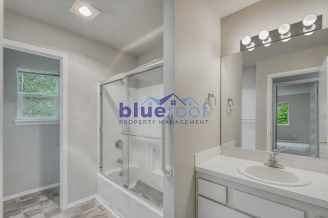 Building Photo - 520 SW 150th Ave