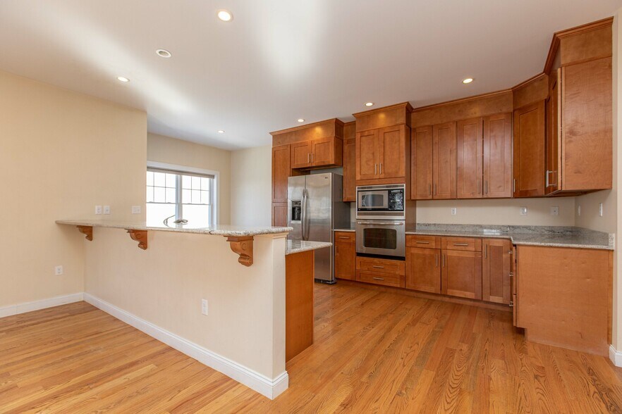 Building Photo - 8 Summer Hill Cir