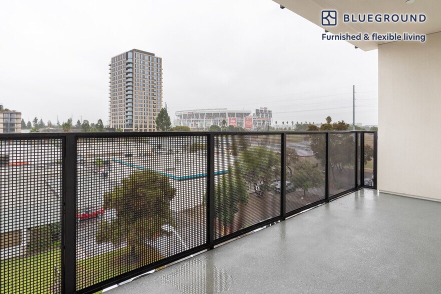 Building Photo - 2333 Calle Del Mundo