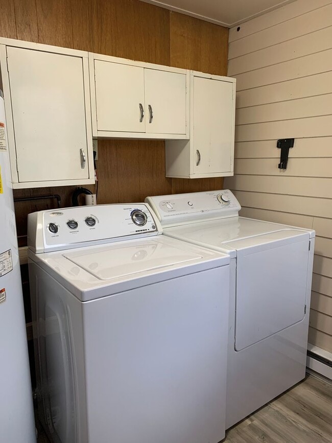 Building Photo - Charming single-family home just a short walk from Shippensburg University!