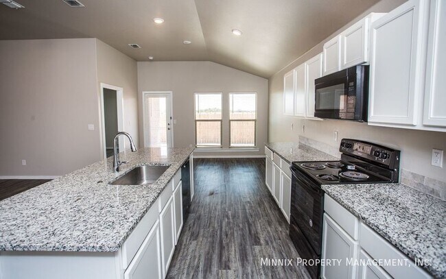 Building Photo - 921 Tulane St