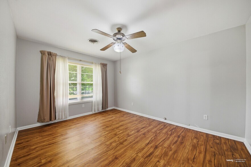 Building Photo - 1302 Laura Ln