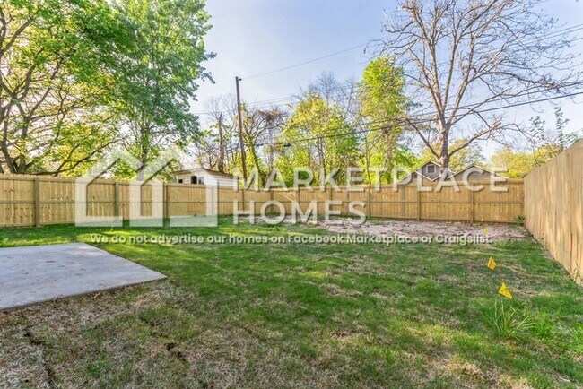 Building Photo - 1519 W 15th St