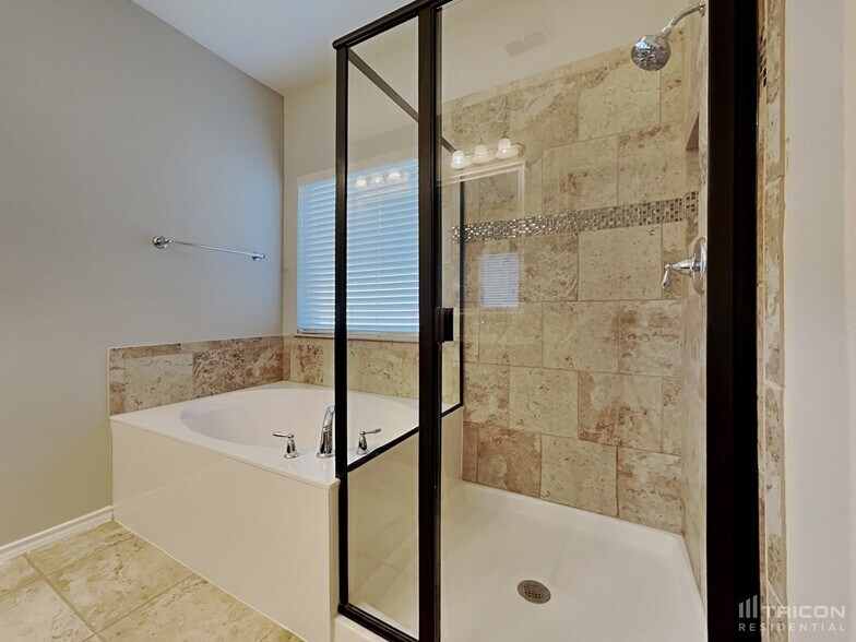 Building Photo - 2933 Saddle Creek Dr
