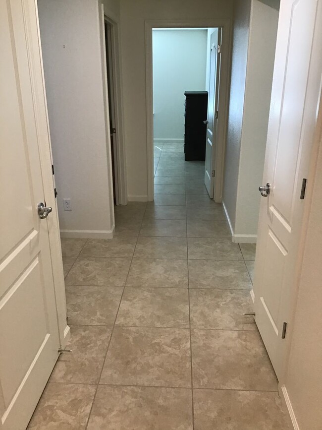 Building Photo - Beautiful 1 Bedroom 1 Bath Home With Al...