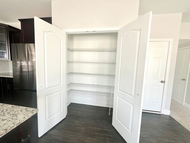 Building Photo - Stunning 4BR 3BA Home in Colfax