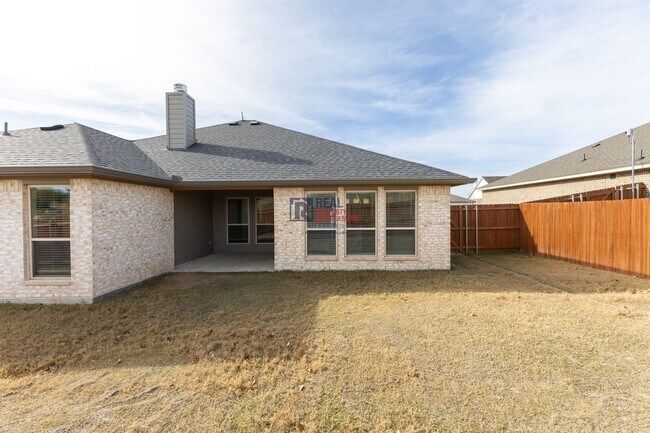Building Photo - Spacious Glen Rose Home with Open Floorplan & Office Space