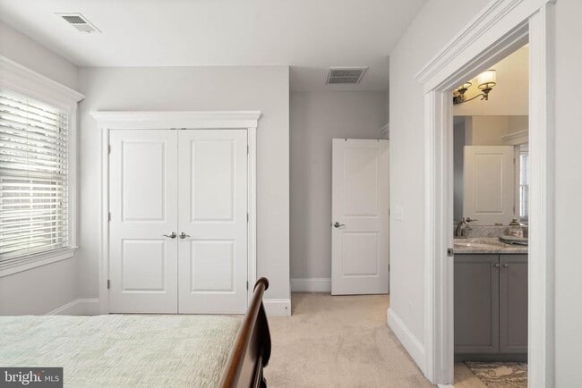 Building Photo - 1604 Colonial Ln