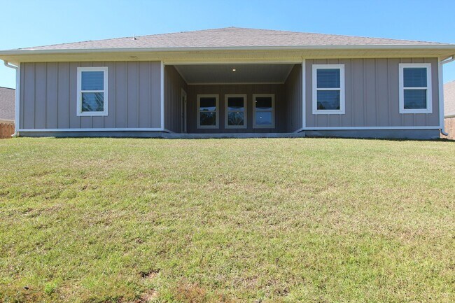 Building Photo - Don’t Miss This 4BR Home — 3-Car Garage, Modern Interior, Open Layout & Community Pool in Prime 9...