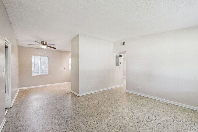 Building Photo - 1416 Beatrice Dr