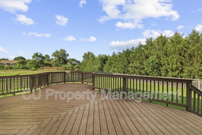 Building Photo - 902 Indigo Dr
