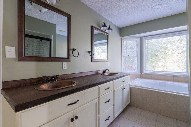 Building Photo - 4538 Golden Oaks Dr