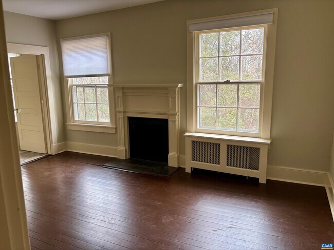 Building Photo - 800 Glendower Rd