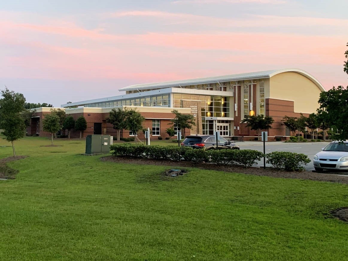 Building Photo - 120 S Reindeer Rd