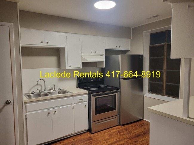 Building Photo - 2 BEDROOM 1 BATHROOM APARTMENT FOR RENT