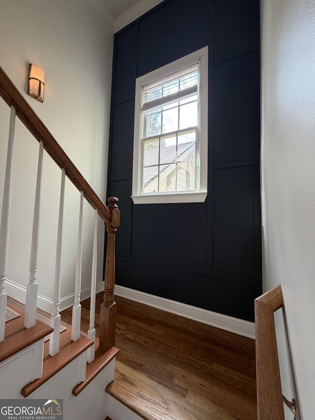 Building Photo - 133 Hilltop Dr SW