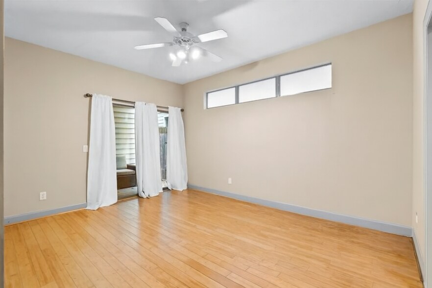 Building Photo - 5311 Lillian St