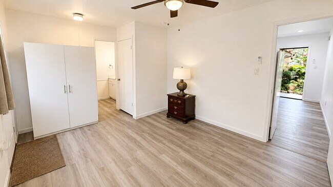Building Photo - 3903 Midforest Dr