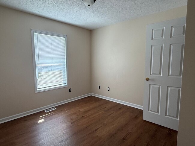 Building Photo - 129 Meadowlark Drive