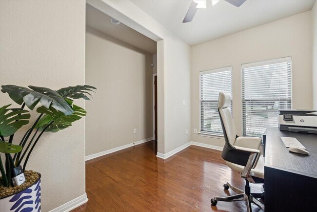 Building Photo - 1115 Kinney Ave