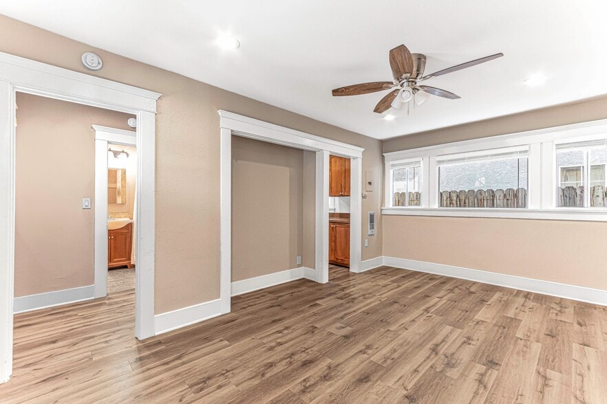Interior Photo - 1460 Gaviota Avenue