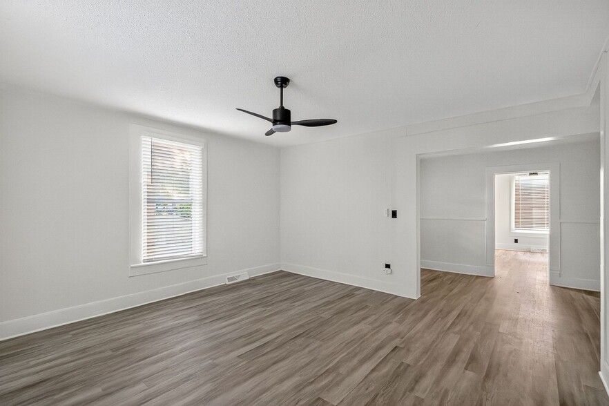 Building Photo - 323 S Columbia St