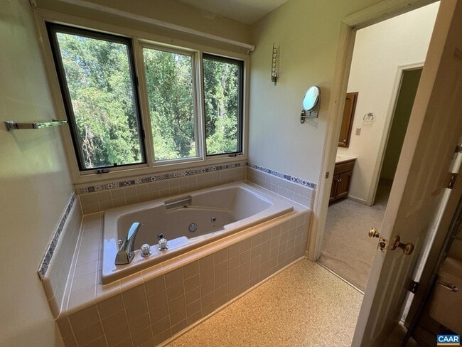 Building Photo - 2424 Holkham Dr