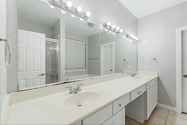 Building Photo - 16727 Sonoma Del Norte Dr
