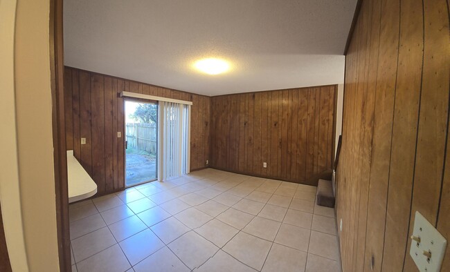 Building Photo - 106 Valencia Dr
