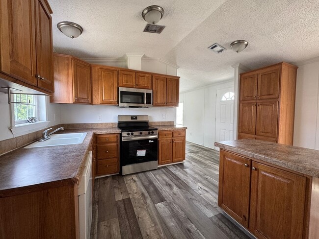 Building Photo - 16206 Wood Dr