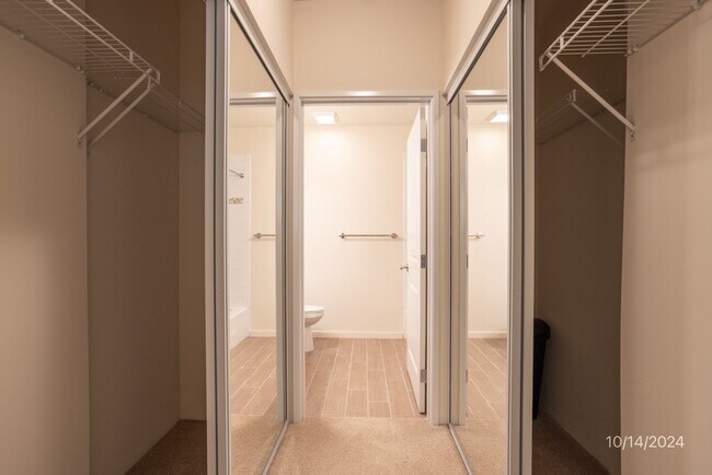 Building Photo - Available April 5th!  2 bedroom, 2 bath, 1-parking condo unit at The Cove Waikiki