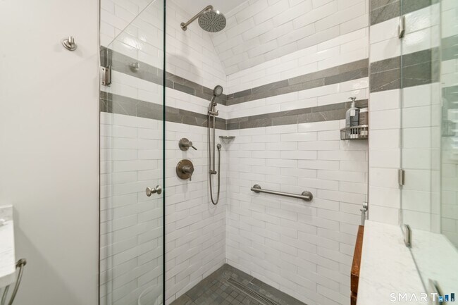 Building Photo - 595 Heritage Vlg