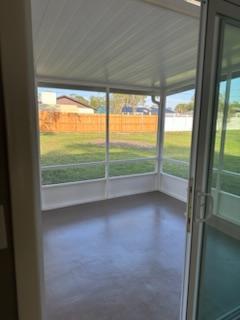 Building Photo - 3015 Sabal Palm Dr