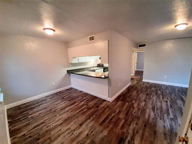 Building Photo - 507 Cora St