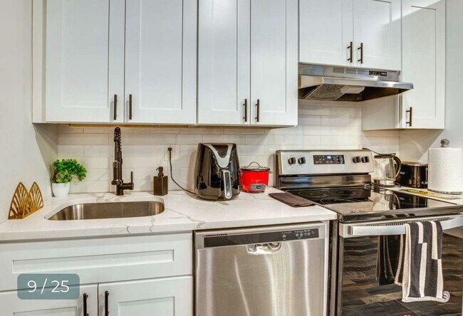 Building Photo - 65 Corbin Ave