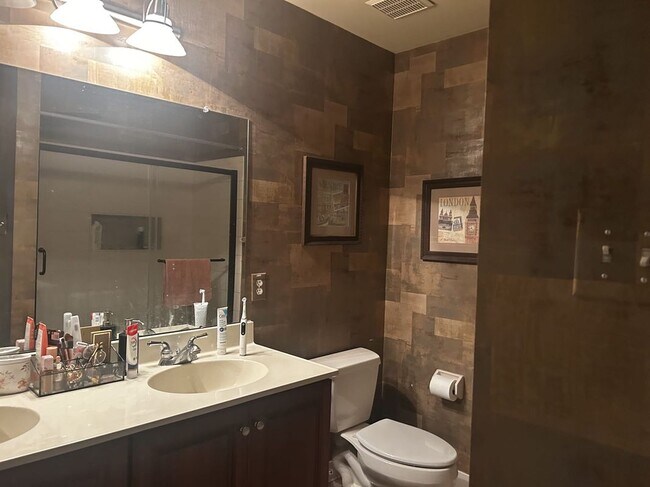 Building Photo - 501 Rain Tree Cir
