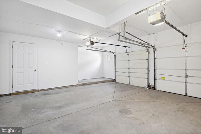 Building Photo - 15041 Clementine Way