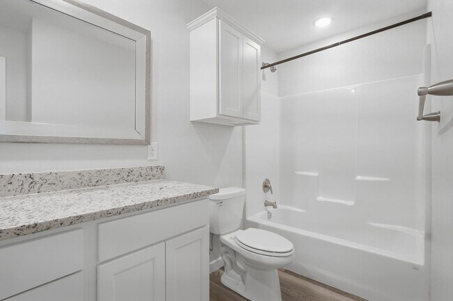 Building Photo - 2050 Lillius St