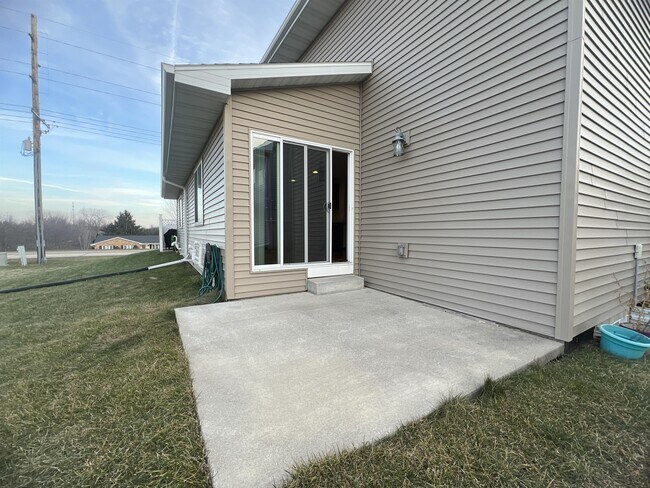 Building Photo - 6305 Saulk Trail