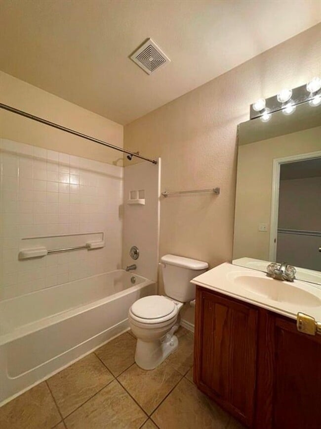 Building Photo - 251B Utterback