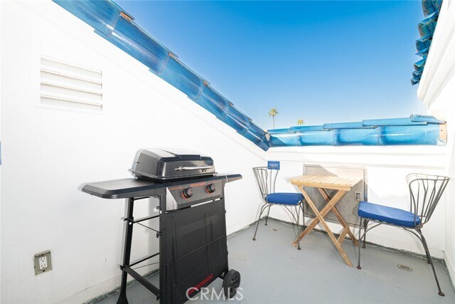 Building Photo - 1720 W Oceanfront