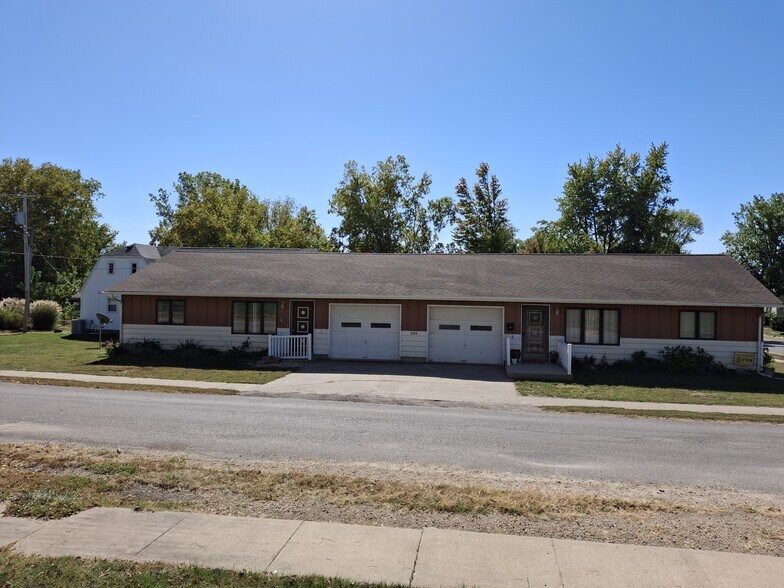 Building Photo - 305 8th St