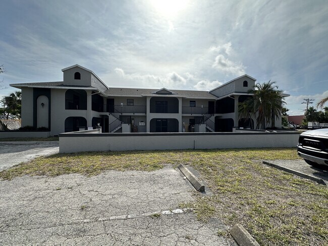 Primary Photo - 2811 SE 15th Pl