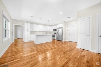 Building Photo - 9 N Beverwyck Rd