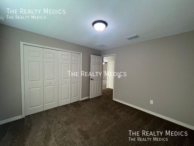 Building Photo - 16147 SW 17th Ave