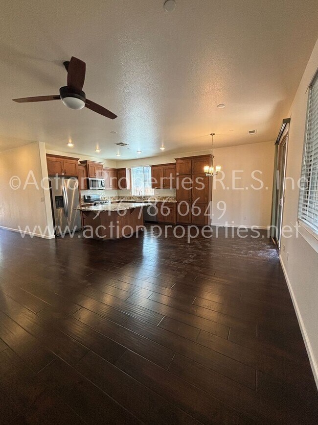 Building Photo - Solar Rocklin Gated Single Story: Close To Shopping 3 Bedroom 2 Bath, Covered Patio, Low Maintena...