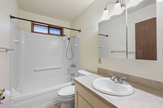 Building Photo - Move in ready now! 2 bedrooms 1 bath Tumwa...