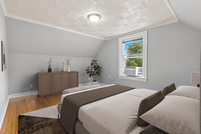 Building Photo - 104 OAK St