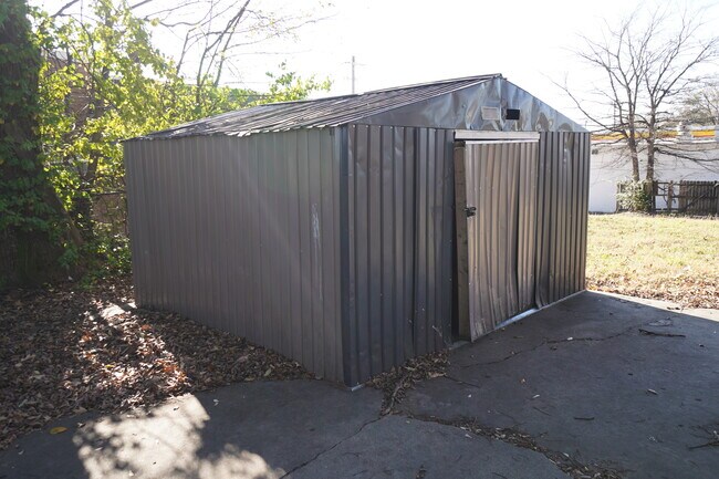 Building Photo - 2361 Joy Ln