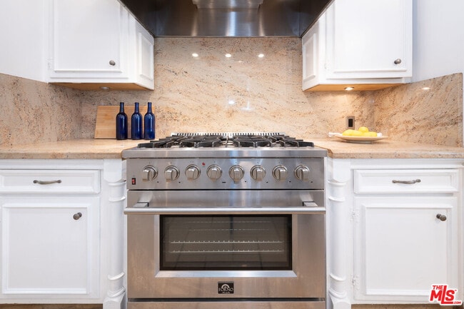 Building Photo - 2559 Hutton Dr